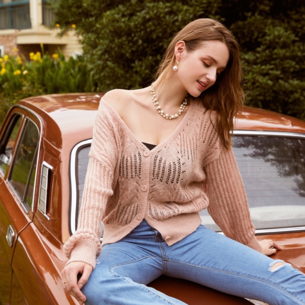 🎥 Hollow Out Pink Buttoned V-Neck Cardigan - Picture 7 of 17